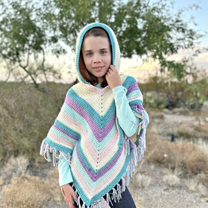 Kid&#39;s Hooded Poncho Crochet Pattern