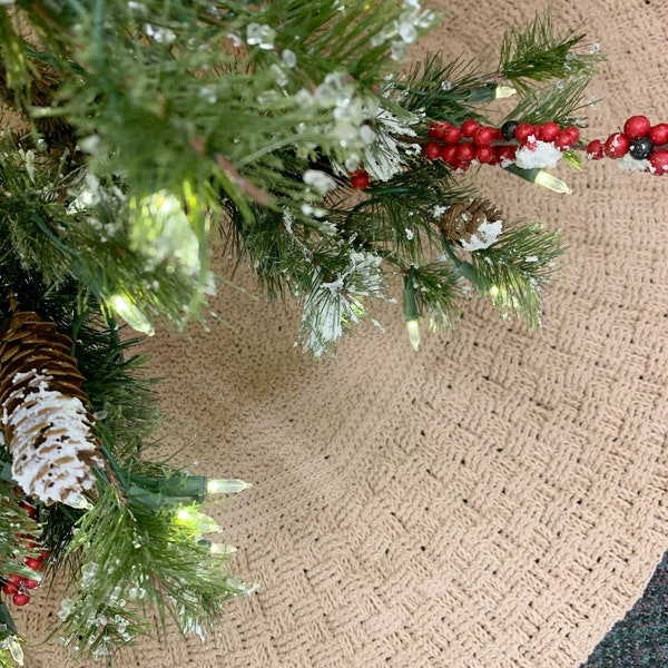 Country Christmas Tree Skirt Crochet Pattern
