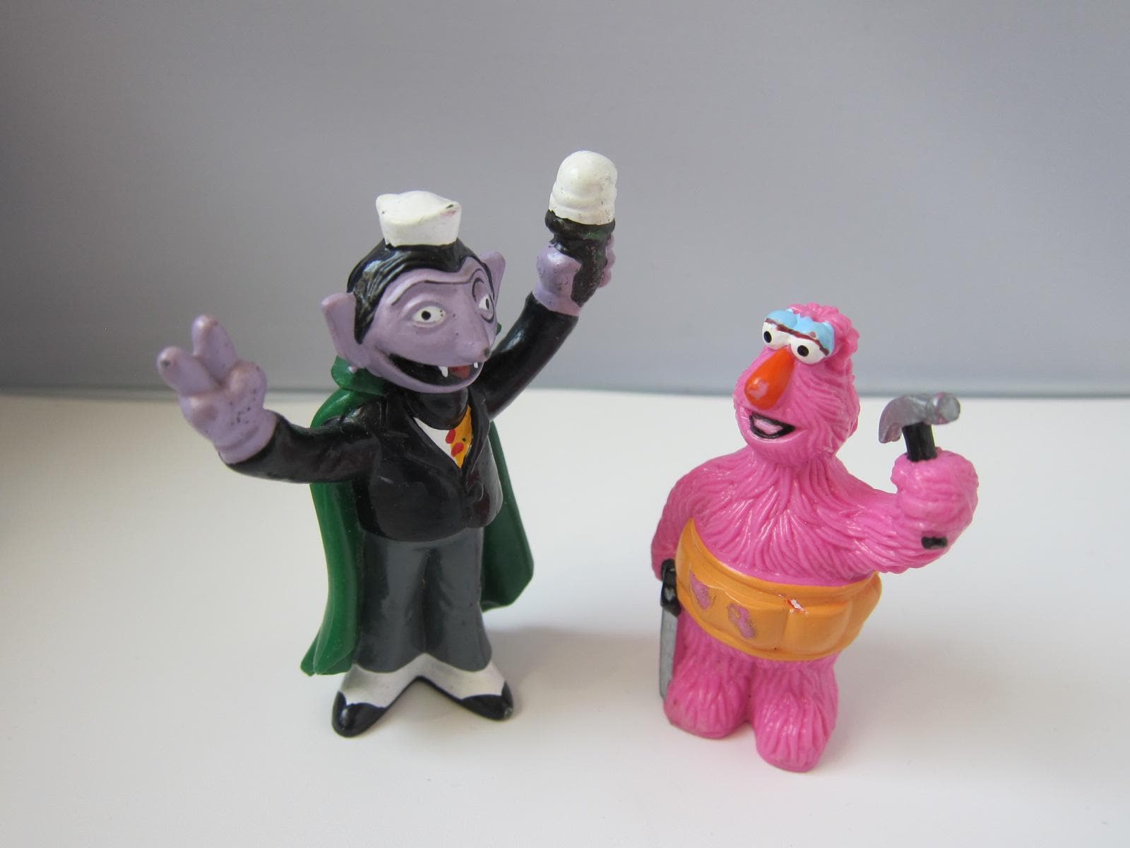 Sesame Street Count von Count SuperSize 15-Inch Vinyl Figure