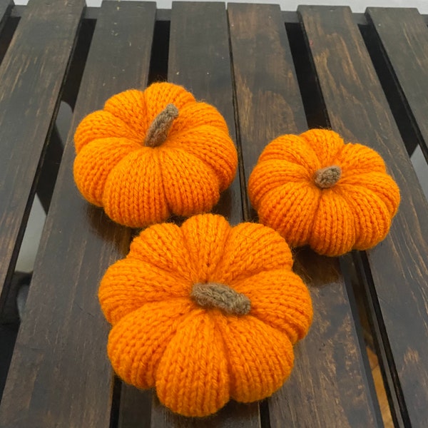 Knit pumpkins