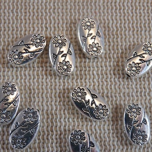 5 Perles ovale gravé fleur argenté 11mm en métal - ensemble de 5 perles pour fabrication bijoux bohème