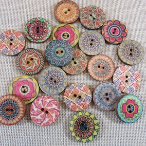 10 Boutons mandala en bois multicolore 20mm lot de 10 ou 20 boutons de couture customisation scrapbooking décoration carterie image 1