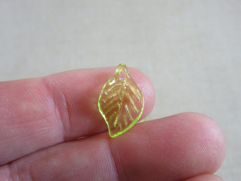 15 Acrylic leaf pendants 18mm nature tassel, set of 15 charms, DIY jewelry creation image 3