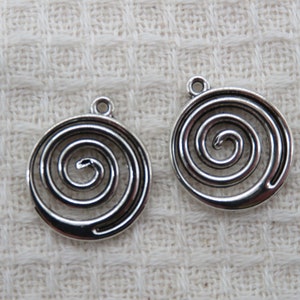 Pendentifs spiral rond argenté 20mm en métal, ensemble de 2 breloques pour fabrication bijoux image 1