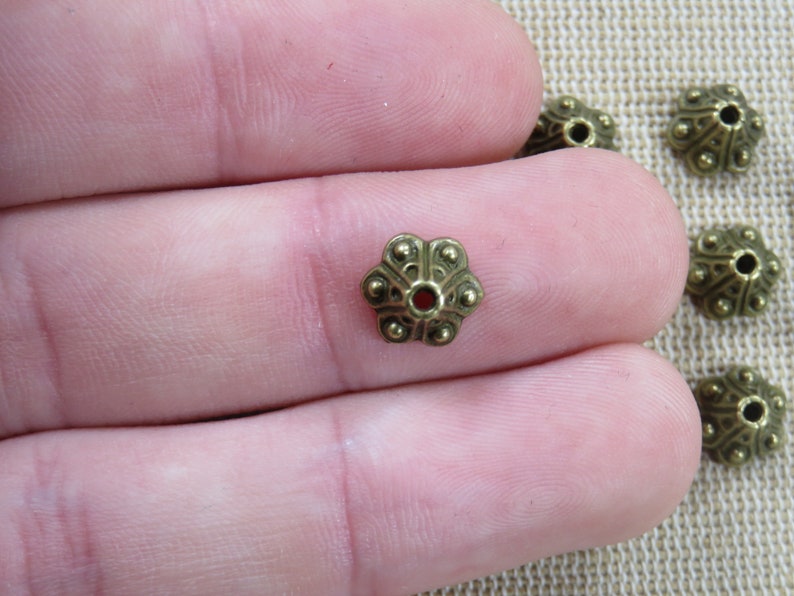 10 Coupelles fleur 10mm pour perle, argenté / bronze ensemble de 10 calotte style antique apprêt pour perles bijoux image 4