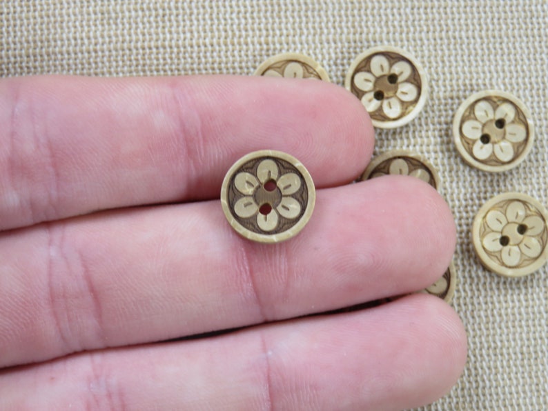 6 Foliage engraved coconut wood buttons 12mm set of 6 natural sewing buttons Fleur