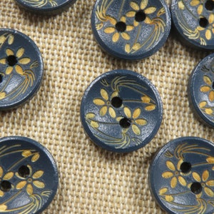 8 Boutons en bois fleurs gravé, naturelle ou bleu foncé, ensemble de 8 boutons de couture image 5