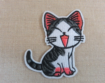 Ecusson chat kawaii manga patch thermocollant, appliqué brodé pour décoration vêtement, sac école