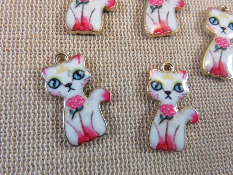 5 Enamelled gold metal cat charms set of 5 23mm animal pendants