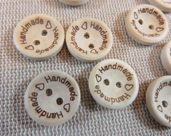 10 Boutons en bois gravé Handmade avec petit cœur - Ensemble de 10 boutons de couture couleur naturelle