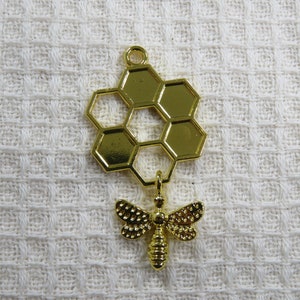 Golden honeycomb pendant with honey bee charm, DIY necklace jewelry making dorée