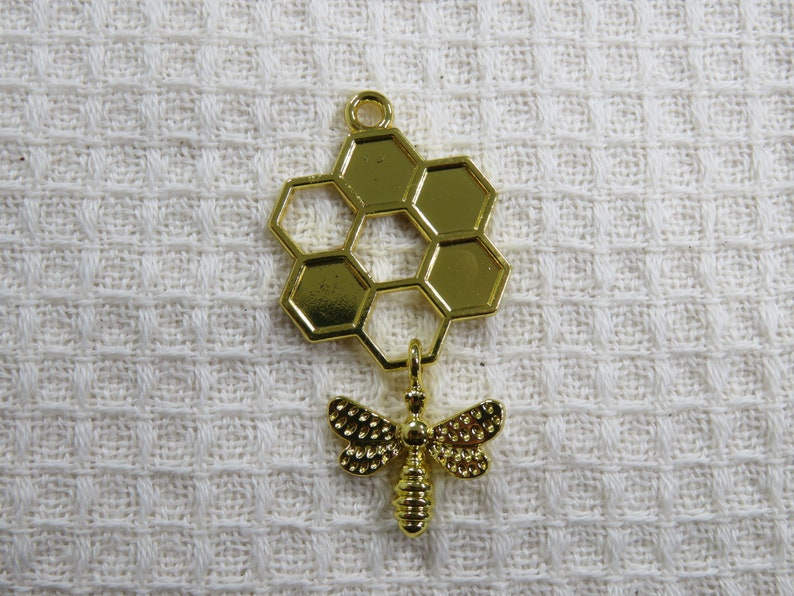 Golden honeycomb pendant with honey bee charm, DIY necklace jewelry making dorée