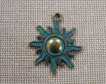 Pendentif soleil bronze patiné 28mm - breloque céleste pour fabrication bijoux