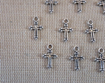 10 Pendentif croix argenté 15mm en métal, ensemble de 10 breloque, apprêt fabrication bijoux DIY