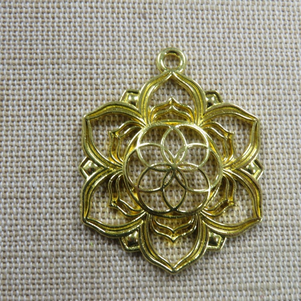 Pendentif fleur de vie lotus métal doré 43mm - breloque méditation zen pour fabrication bijoux