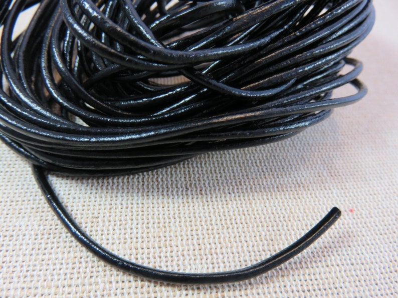 Cordon cuir 1mm, 2mm, 3mm rond, Marron ou Noir, Vendu au mètre, fabrication bracelet collier DIY Noir 2mm