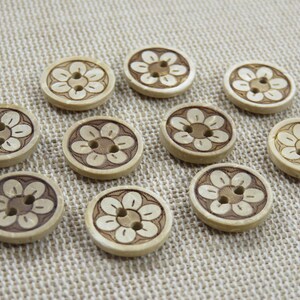 6 Boutons en bois de coco gravé feuillage 12mm ensemble de 6 boutons de couture naturel image 5