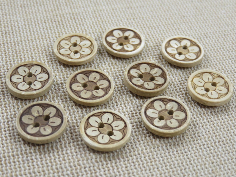 6 Boutons en bois de coco gravé feuillage 12mm ensemble de 6 boutons de couture naturel image 5