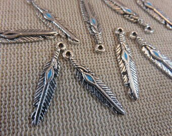 10 Pendentif plume métal argenté émaillé bleu 28mmx5mm, ensemble de 10 breloque, création bijoux bohème DIY