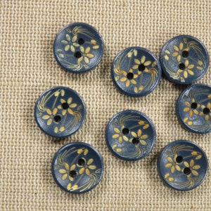 8 Boutons en bois fleurs gravé, naturelle ou bleu foncé, ensemble de 8 boutons de couture image 4