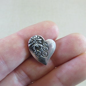 5 Heart buttons with floral engraving in silver metal, set of 5 sewing buttons image 1