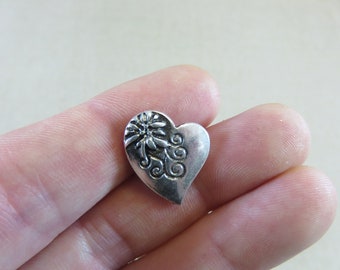 5 Heart buttons with floral engraving in silver metal, set of 5 sewing buttons