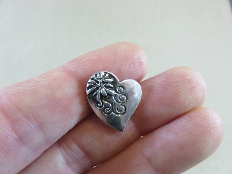 5 Heart buttons with floral engraving in silver metal, set of 5 sewing buttons image 1