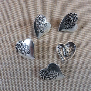 5 Heart buttons with floral engraving in silver metal, set of 5 sewing buttons image 3