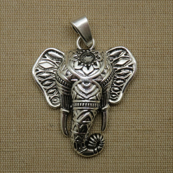 Grand pendentif éléphant hindou Ganesh métal argenté vieilli ou bronze