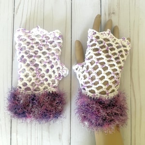 Womens crochet fingerless gloves in white and purple with faux fur cuffs, Fishnet cotton bamboo dressy gloves