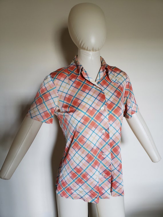 Women's button up collared shirt. Late 60's/Early 