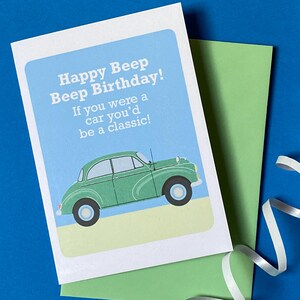 Carte d'anniversaire classique de vieille voiture, carte d'anniversaire d'amusement pour lui, plaisanterie d'âge effrontée