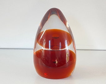 Beautiful Wedgwood topaz (amber) glass domed paperweight with bubble detail, Designed by Ronald Stennett-Willson, Wedgwood Glass paperweight