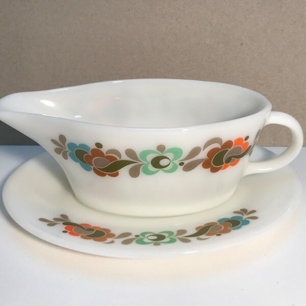 Vintage JAJ Pyrex gravy boat, Pyrex Tempo gravy boat and saucer, 1970s Pyrex