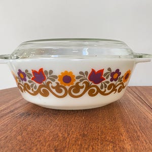 Vintage JAJ Pyrex Briarwood Casserole Dish with Lid - 1970s Kitchenware