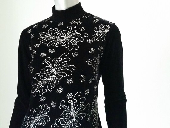 1990s Vintage Embellished Black Velvet Top, Cropp… - image 8