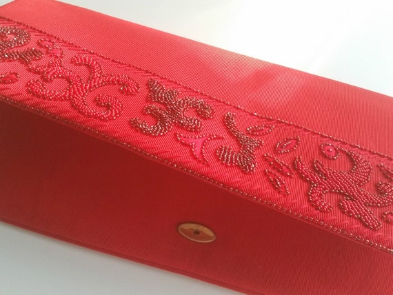 1970s Vintage Red Clutch Grossgrain Satin Lining … - image 3