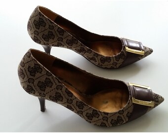 Vintage Guess Logo Pumps: 1990s Buckle Heels, Size 7.5