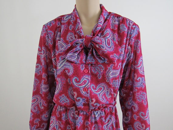 1980s Vintage Paisley Dress, Bishop Sleeves, Tie … - image 9