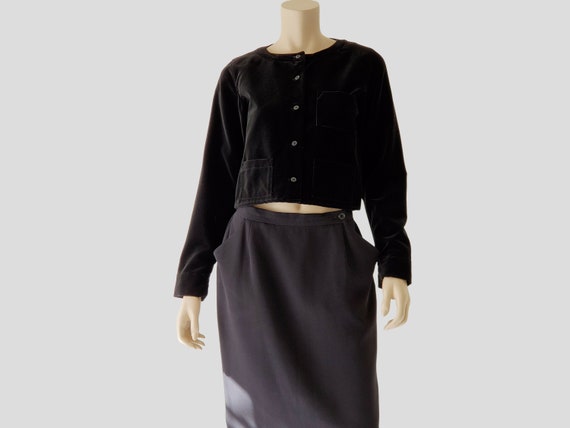 1990s Vintage Black Velvet Cropped Boxy Collarless