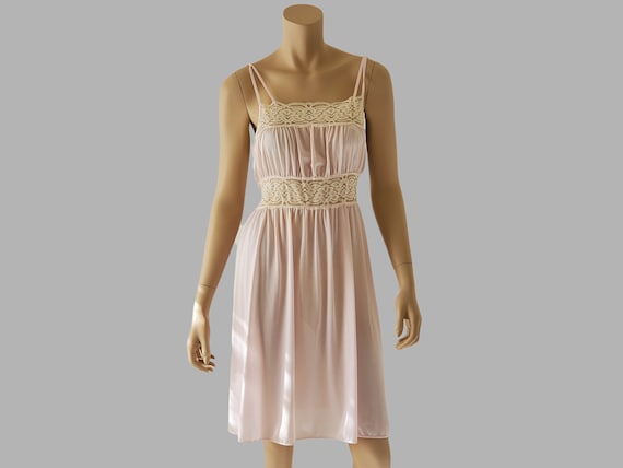 1980s Vintage Sleepwear Lingerie Pink Nightgown With… Gem