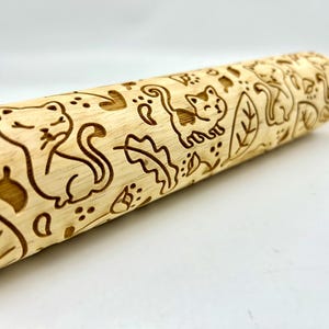 Nature Loving Kitty Cat Rolling Pin for Animal Lovers: Perfect Baking Decor & Gift Idea