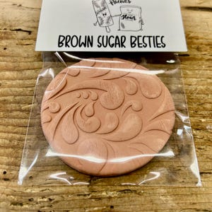 Brown Sugar Buddy: Keeps brown sugar moist