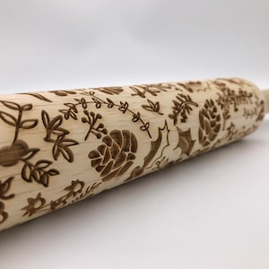 Engraved Rolling Pin with Pine Cones and Mistletoe for Baking and Pottery Decor