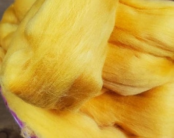 Yellow dyed superfine merino combed top, 4oz