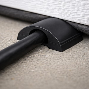 Protector de cable para cargador de vehículos eléctricos en puerta de garaje (instalación sin herramientas)