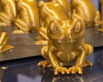 Golden Lucky Frog Figurine | Good Luck Charm for Fortune, Prosperity, and Positivity | Handcrafted Gift & Home Decor | Minimalistic Art