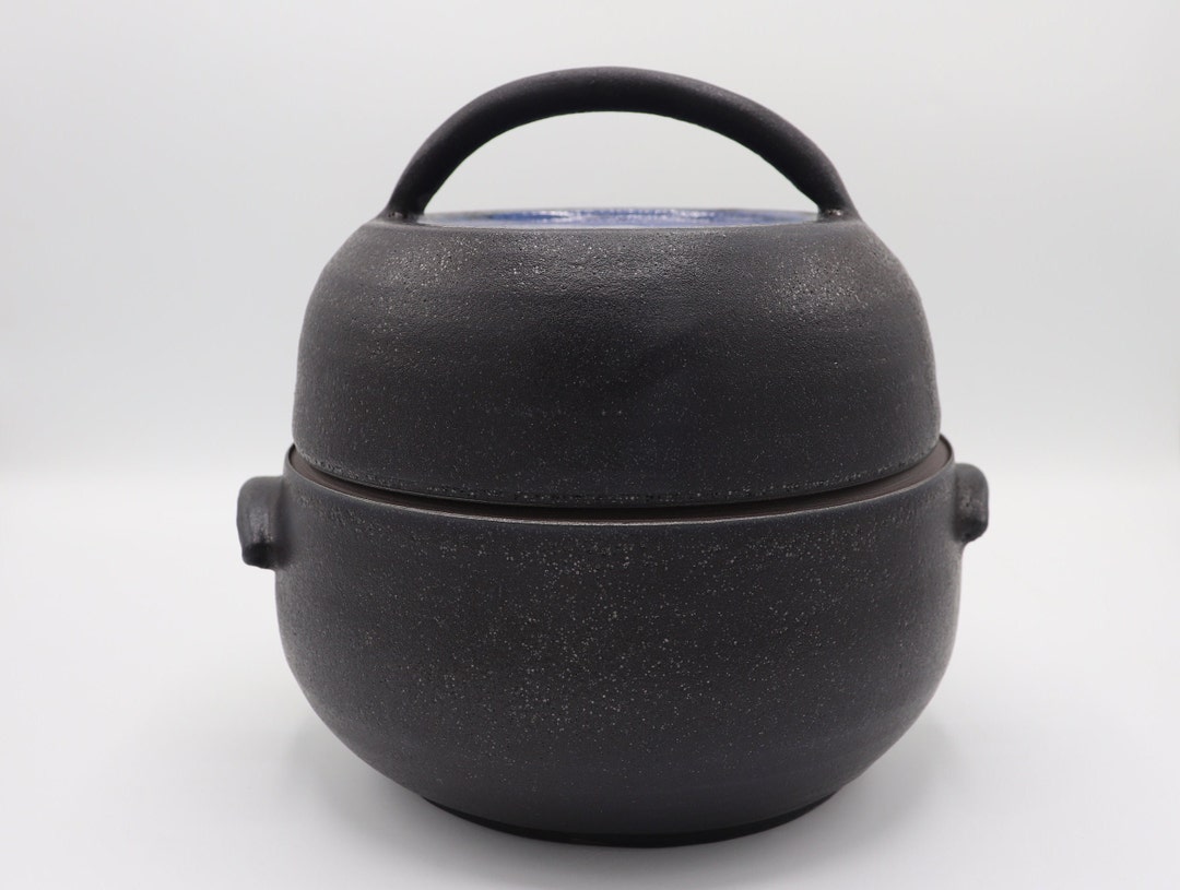 Round Pottery Casserole Dish With a Lid, Can Be Use for Cooking and