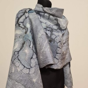 Gray Felted Scarf, Nuno felted Shawl,Gift for wife,Christmas gift, Hand-painted Silk Scarf, Gift for her zdjęcie 4