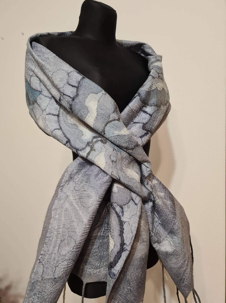 Gray Felted Scarf, Nuno felted Shawl,Gift for wife,Christmas gift, Hand-painted Silk Scarf, Gift for her zdjęcie 2